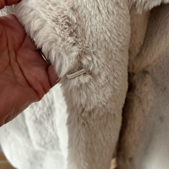 Rachel Zoe gorgeous faux fur jacket. Color is cream with a subtle pink tint. - Picture 4 of 5
